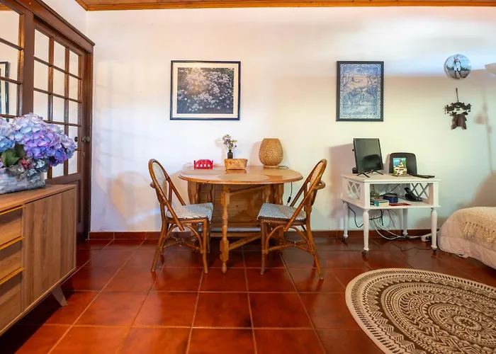 Casa Do Moinho - Garden & Sea View Retreat 게스트하우스 *